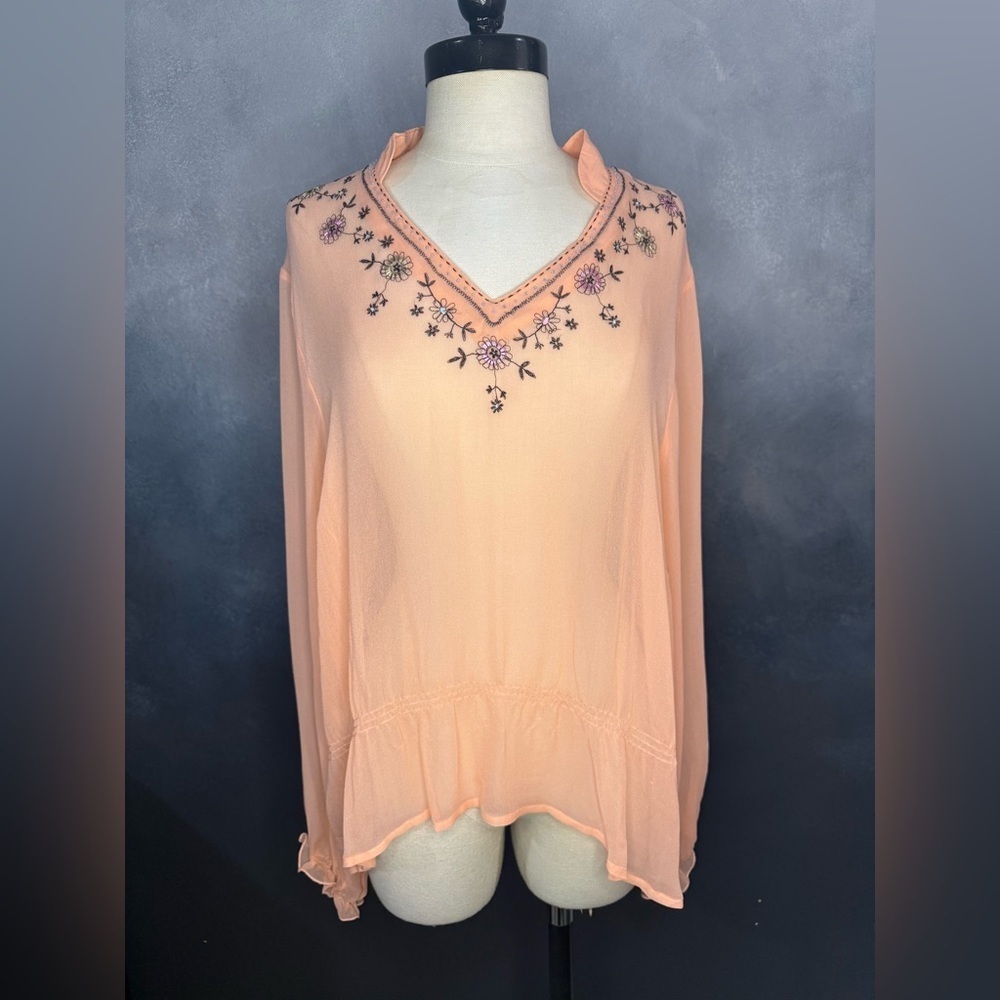 🌸 Tess Studio 100% Silk Embroidered Blouse – Size 16 🌸